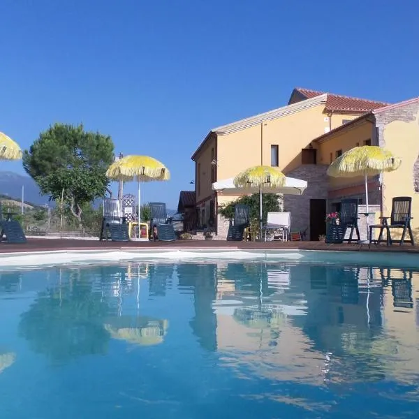 Il Casale Dei Ciliegi, hotel v destinaci SantʼOmero