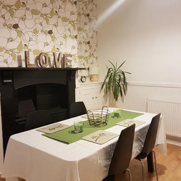 Tynant House- Modern 3 bed house- City centre and FREE parking, hotel v destinaci Cardiff
