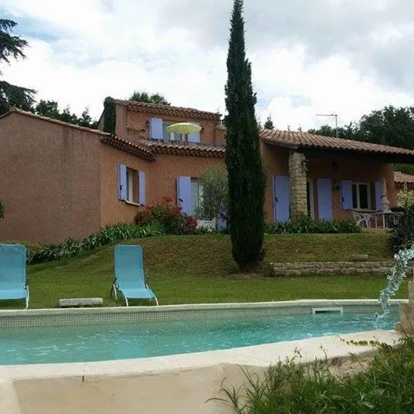 Paradise House, hotel v destinaci Crillon-le-Brave