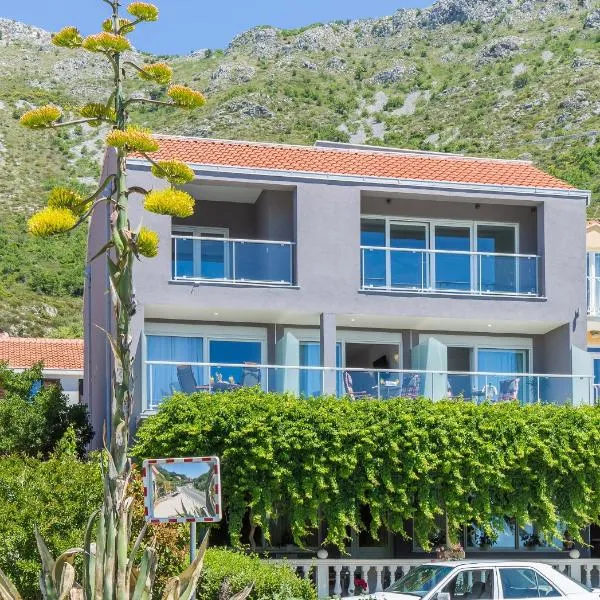 Boutique Flamingo B&B, hotel v Mlini