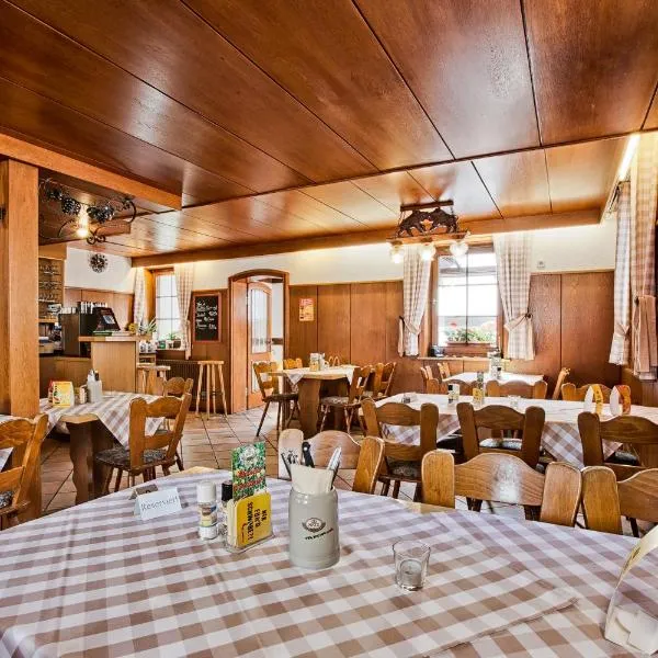 Landgasthaus Kreuz beim Tom, hotel v destinaci Rastatt