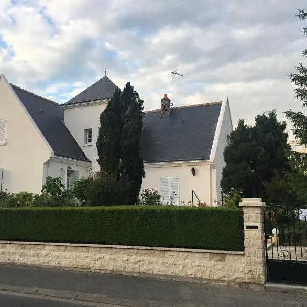 La Tour de Saint Cyr – hotel w mieście Saint-Cyr-sur-Loire