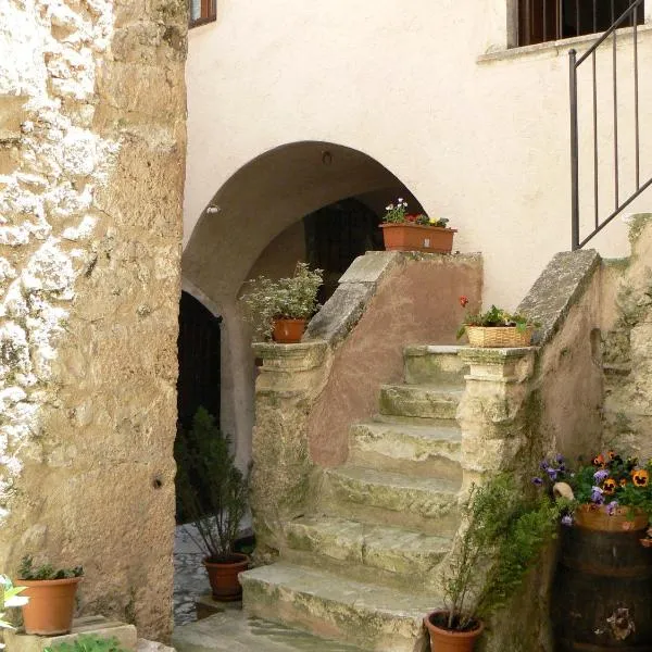 Residence Il Palazzo, hotel v destinaci Santo Stefano di Sessanio