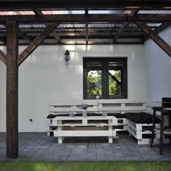 przy lesie, hotel in Białowieża