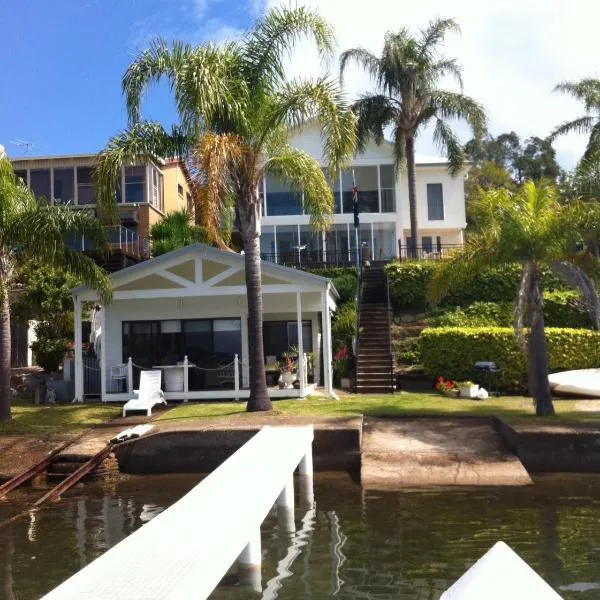 Overnight Reflections B&B, hotel en Caves Beach