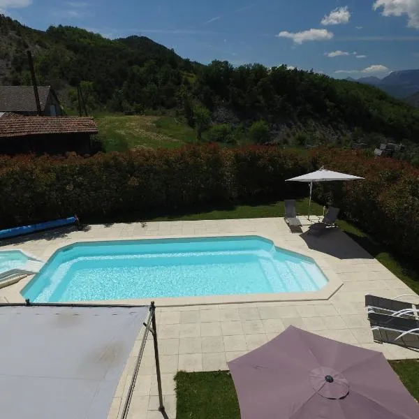 Chambres d'hôtes La Dorgisane, hotel v destinaci Venterol