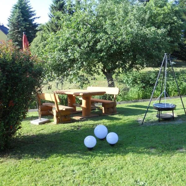 Ferienhaus Zittau Oberlausitz & Ferienwohnung am Hamann Berg, hotel in Zittau