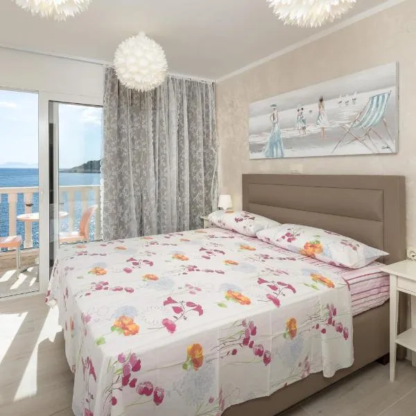Superb Beachfront Luxury Seaview with Private Beach, hotel v destinaci Milna