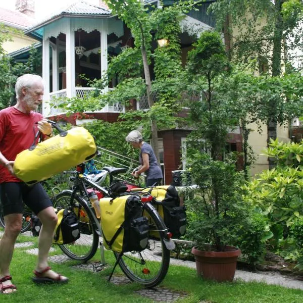 Base Camp - Urban Guerrilla, hotel di Rajac