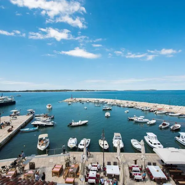 Hotel Marina: Loborika şehrinde bir otel