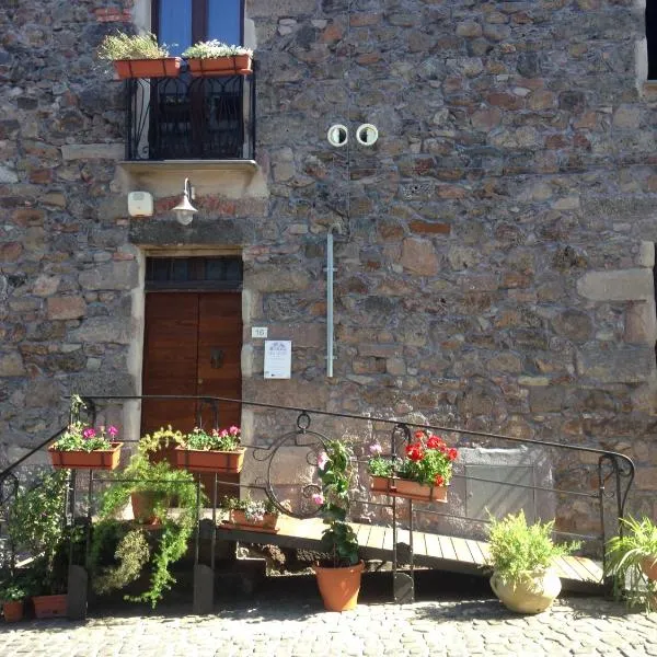 Casa Castori, hotel in Bortigali