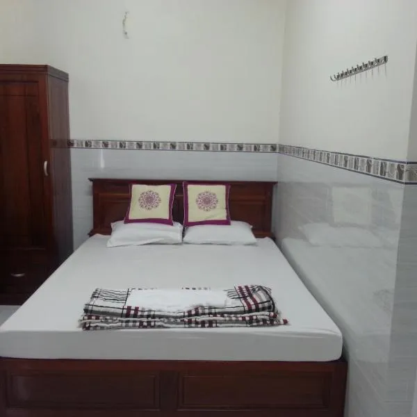 Hoang Oanh Motel، فندق في لونغ هاي