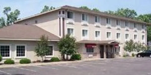 Budget Host Inn & Suites North Branch, hotel di Center City
