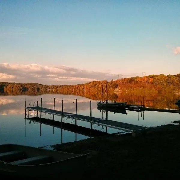Marble Lake Lodge, hotel di Cloyne