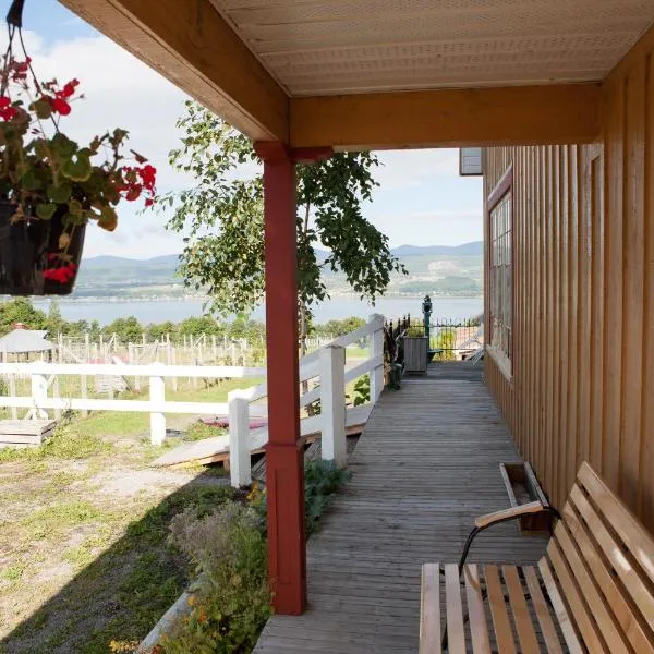 Auberge au Poste de Traite, hotel in Saint Francois De I'lle d'Orleans