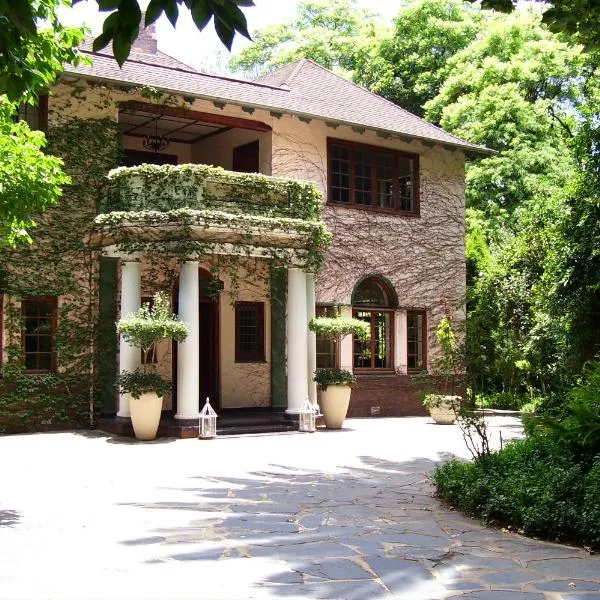 Dog Friendly Bed and breakfast $Johannesburg - $Foxwood House Boutique Hotel