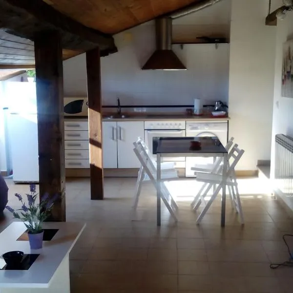 Apartamento entreHoces Plaza Mayor, hotelli kohteessa Mariana