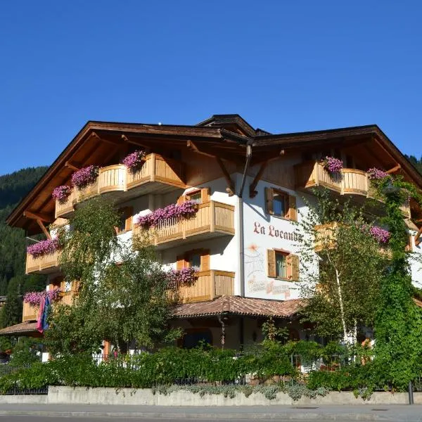 HOTEL La Locanda – hotel w mieście Pinzolo