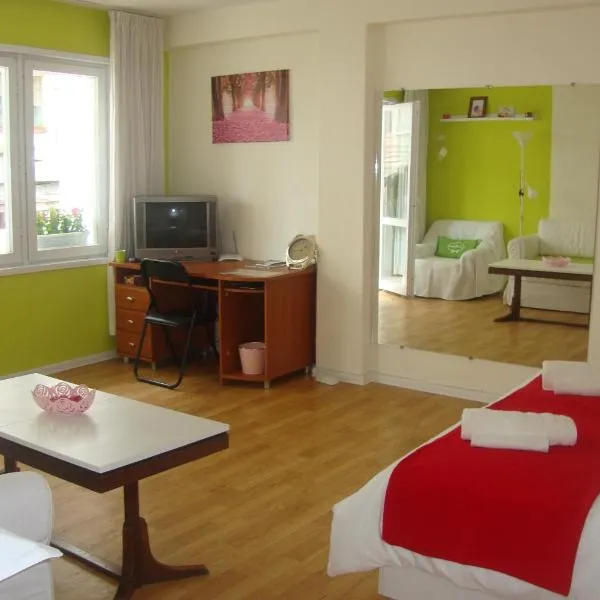 Guest Rooms Colours, hotel sa Kazanlŭk