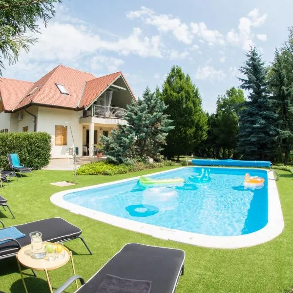 Villa Oliva Boutique Rooms Zamárdi – hotel w Zamárdi