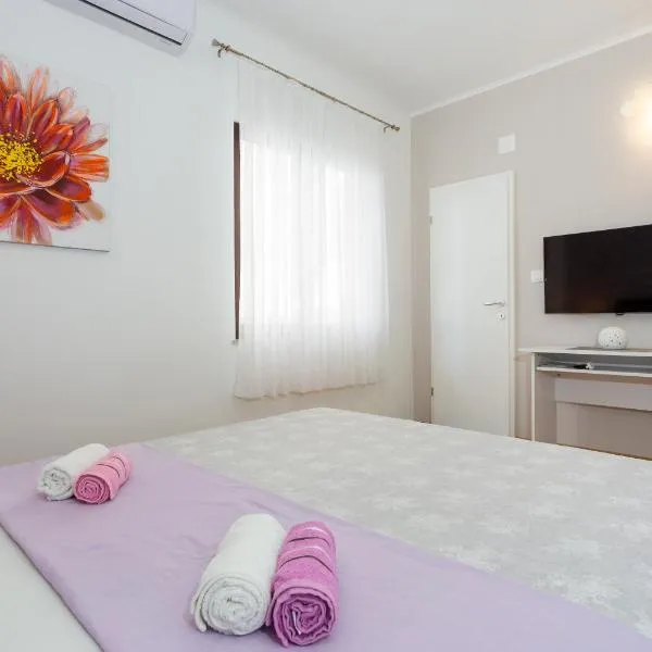 Guest house "Litus", hotel in Podstrana