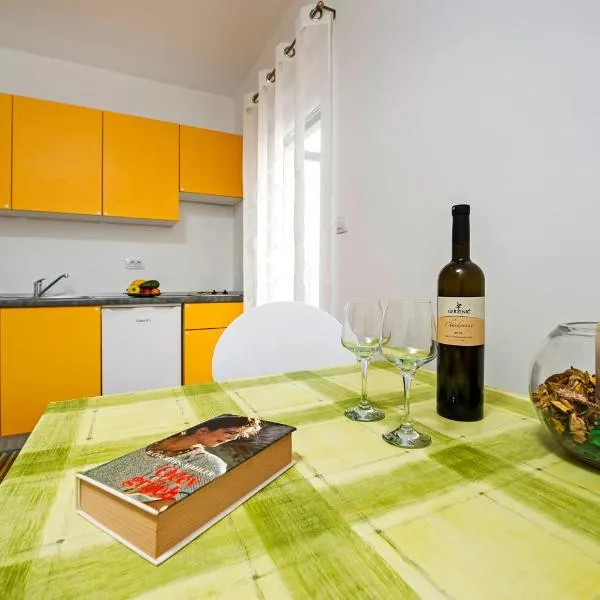 Apartments Roko: Rovinj şehrinde bir otel