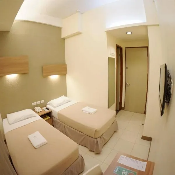 The Center Suites, hotel em Cansojong