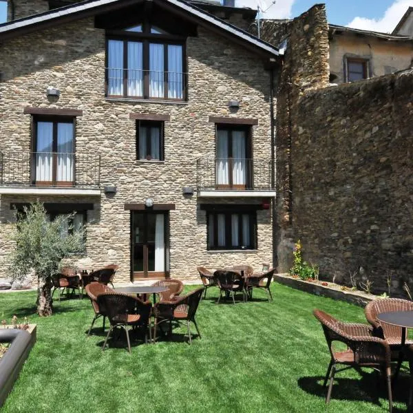 Allotjament Rural La Comella – hotel w mieście Tirvia