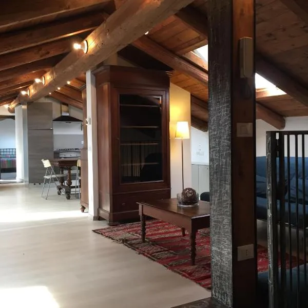 Barolo Apartments, hotel v destinaci Barolo