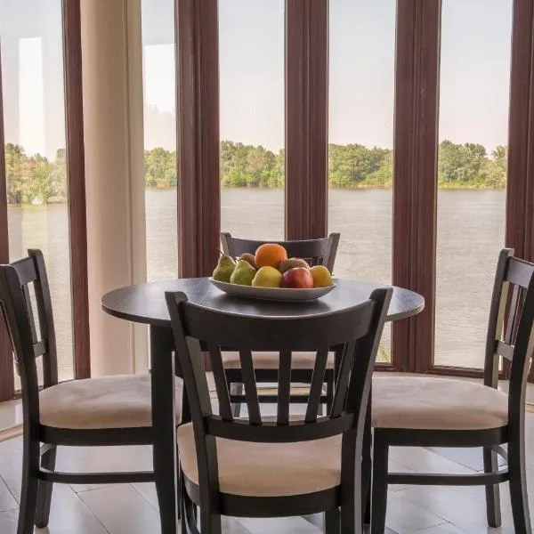 Prestige Hotel, מלון בBelene