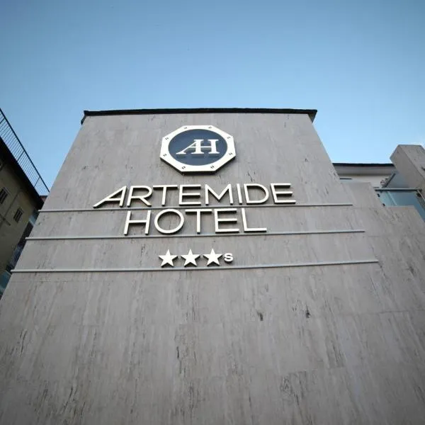 Hotel Artemide, hotel Aversában