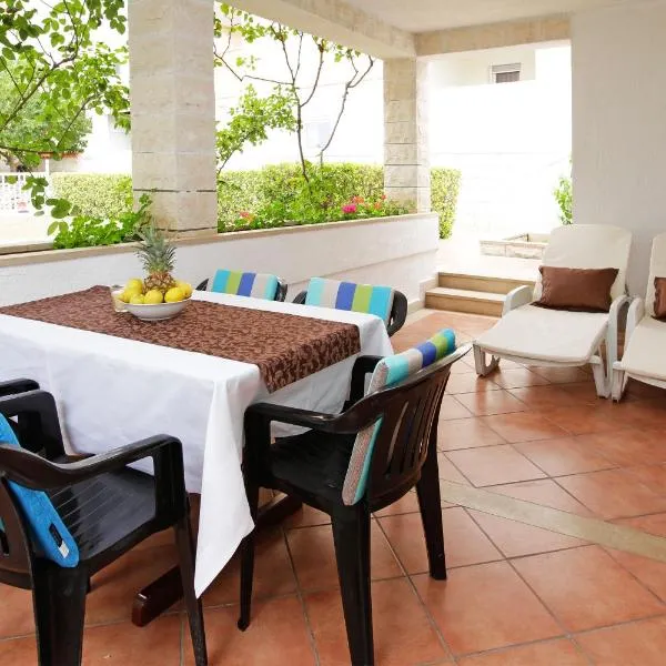 Rose Garden Apartments, hotel in Bol