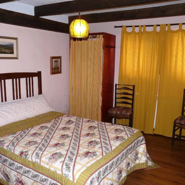 La Colmenita, ξενοδοχείο σε Navalsaz
