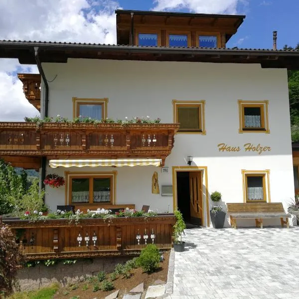 Haus Holzer, hotel v destinácii Kals am Großglockner