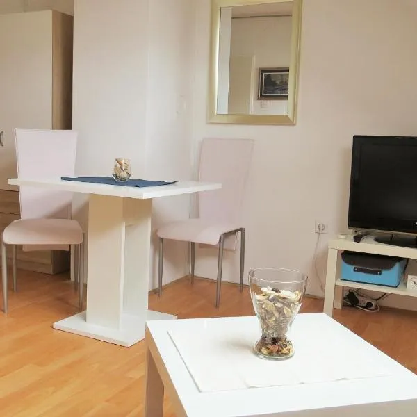 Mia Airport studio apartment - 0-24h Self check in&out - Parking on site, hotel v destinácii Velika Gorica