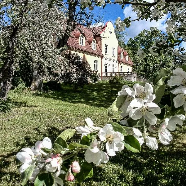 Maras Manor, hotell i Aizpute