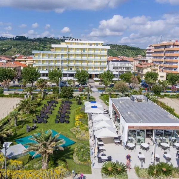 Hotel Atlas: Alba Adriatica'da bir otel