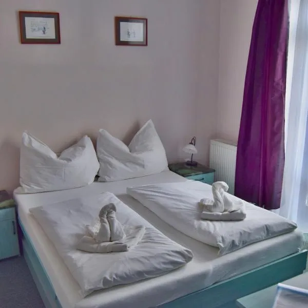 Penzion Parkur, hotel v destinaci Hrobice