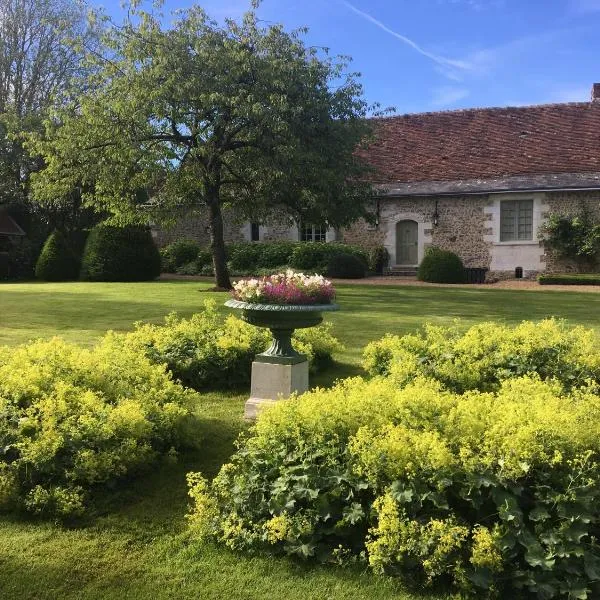 Le Manoir de Maucartier, hotel in Saint-Laurent-en-Gâtines