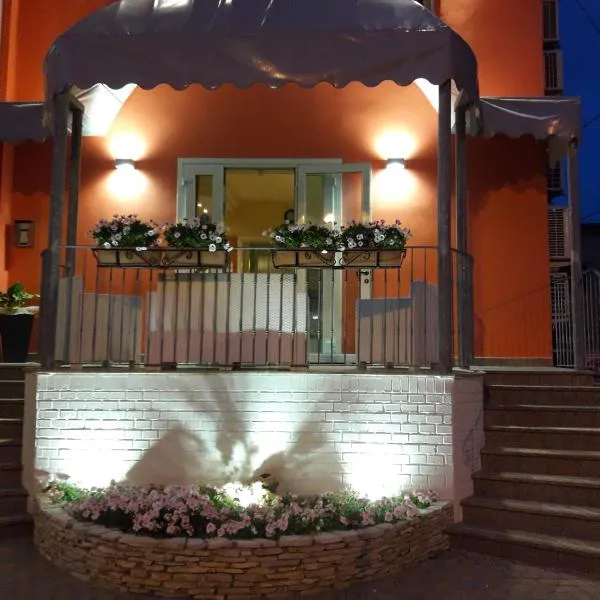 Hotel Cinzia, מלון בCasa Arletta