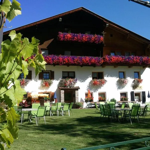 Pension Holzknechthof am See, hotel v Neustift im Stubaital