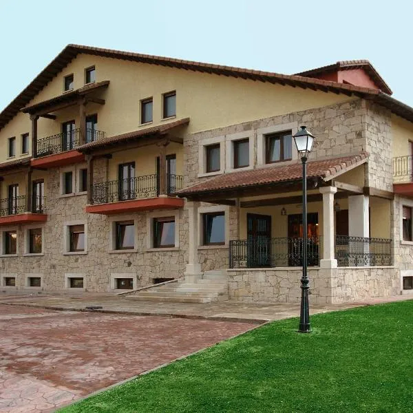 Hotel Garabatos, hotel in Navacepedilla de Corneja