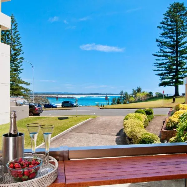 Beauty at the Beach - modern beachfront apartment, hotel a Port Macquarie
