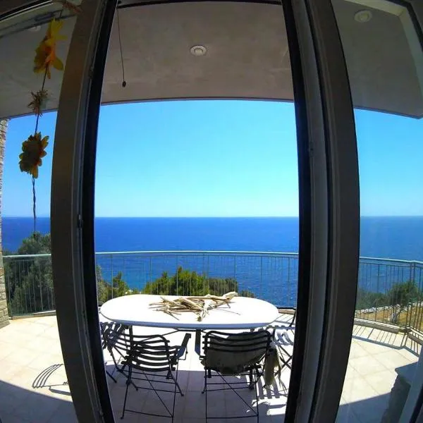 Villa Aegean Balcony, hotell i Akhladherí