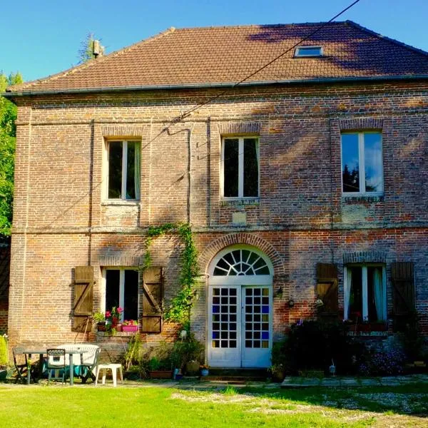 Country House - Spacious and Tranquil, hotel en Brétigny