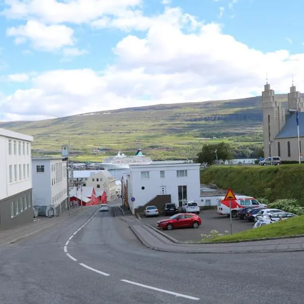 K16Apartments, מלון בHróarsstaðir