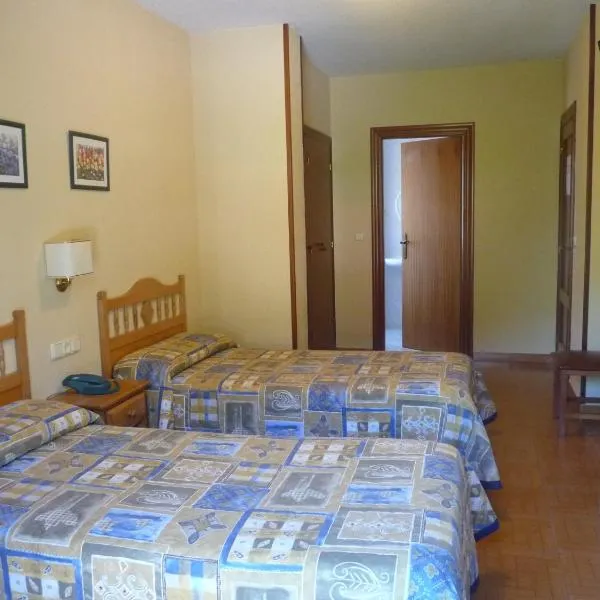 Hostal Gogar, hotel v destinaci Puentenansa