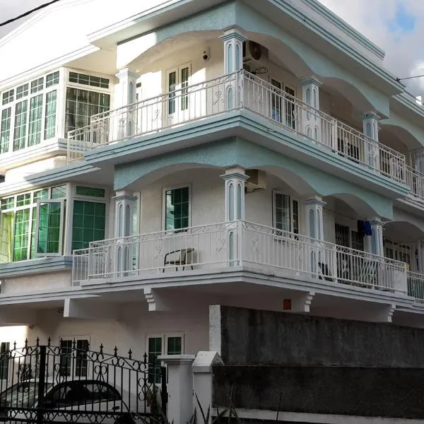 Residence Lasenza Apartment, hotel v destinaci Flic-en-Flac