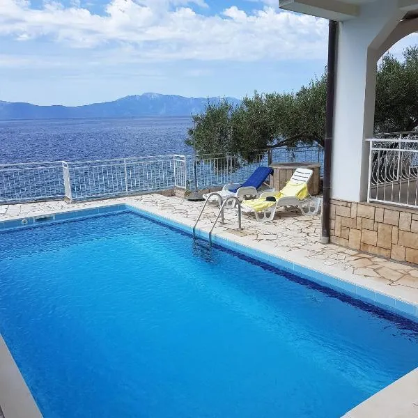 Villa Falcon, hotel Podacában