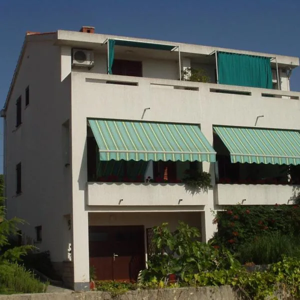 Apartments Mrak, hotel en Punat